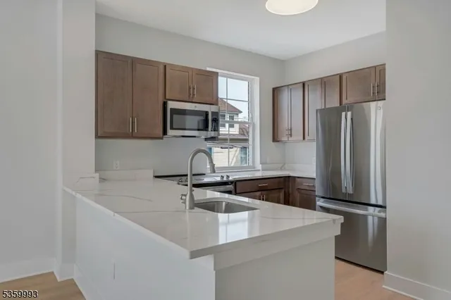 $2,888 | 1 Center Street, Unit 305, Clifton, NJ 07011