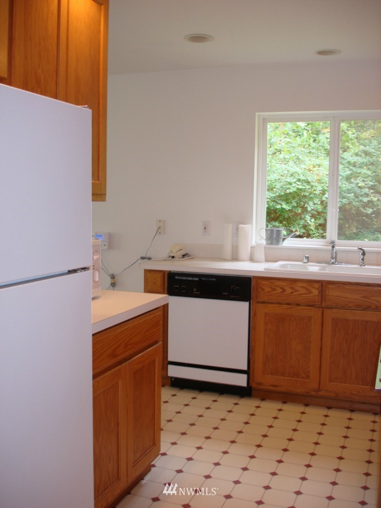 4521 Deer Lake Road Clinton, WA 98236 - Photo 7 of 15 Gallery Image 7