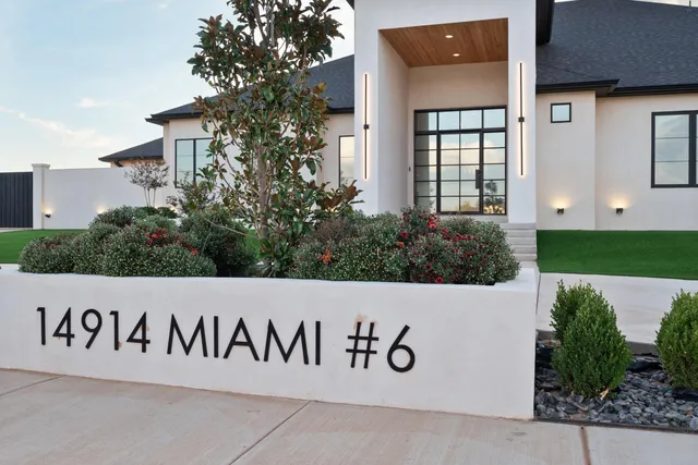 a sign broad on the side of a building