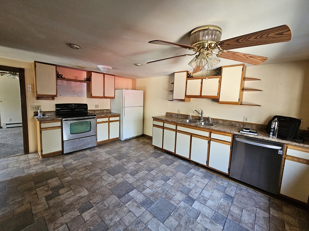 3 R Buttonwood Terrace Attleboro, MA 02703 - Photo 2 of 9