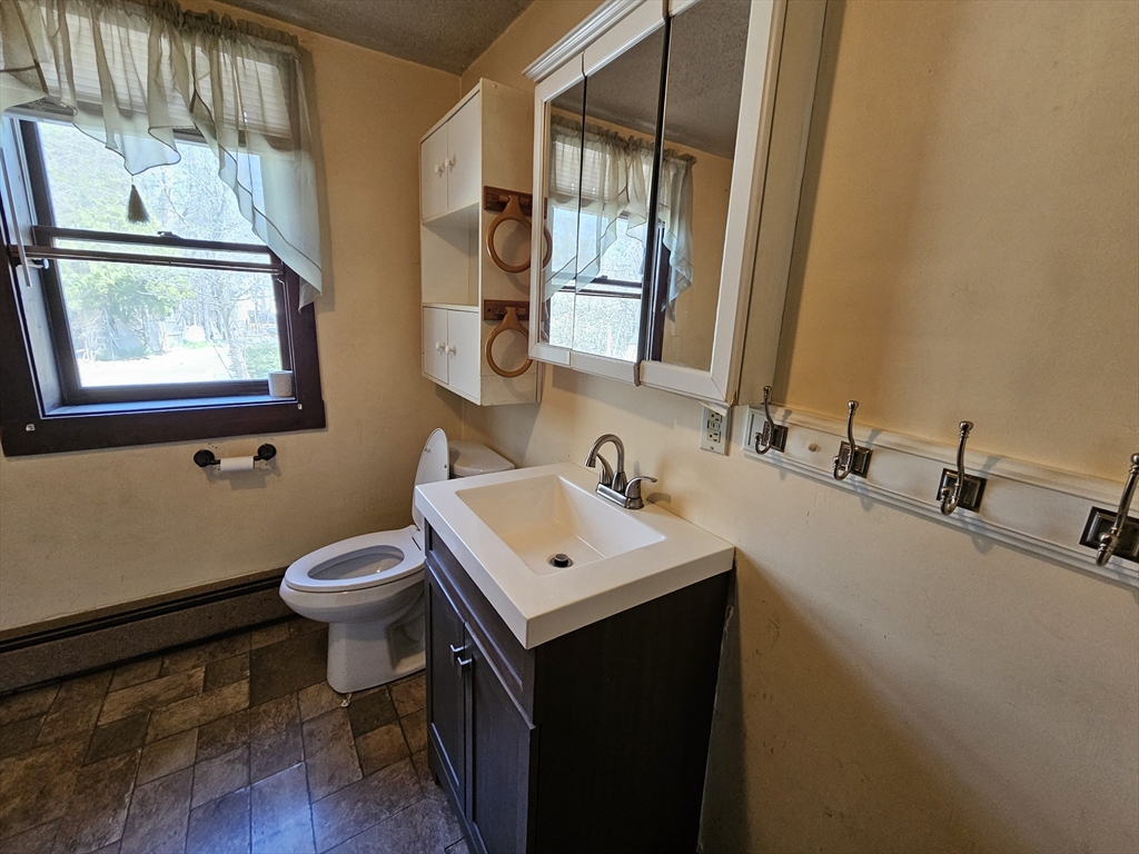 3 R Buttonwood Terrace Attleboro, MA 02703 - Photo 4 of 9