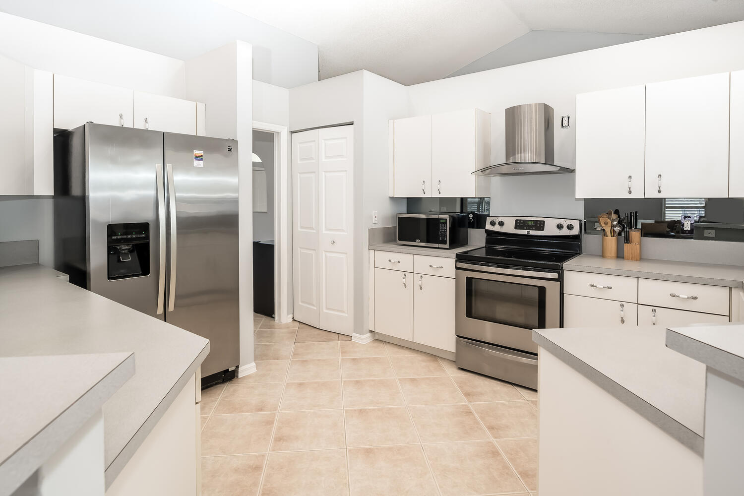 22264 Collington Drive Boca Raton, FL 33428 - Photo 13 of 36 Must See Property-large-017-021-Kitchen-