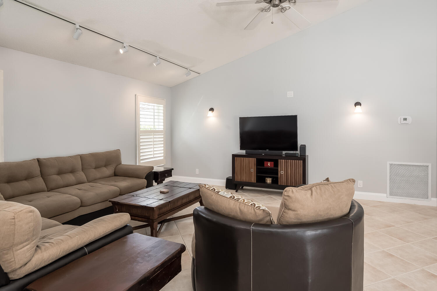 22264 Collington Drive Boca Raton, FL 33428 - Photo 18 of 36 Must See Property-large-020-018-Family R