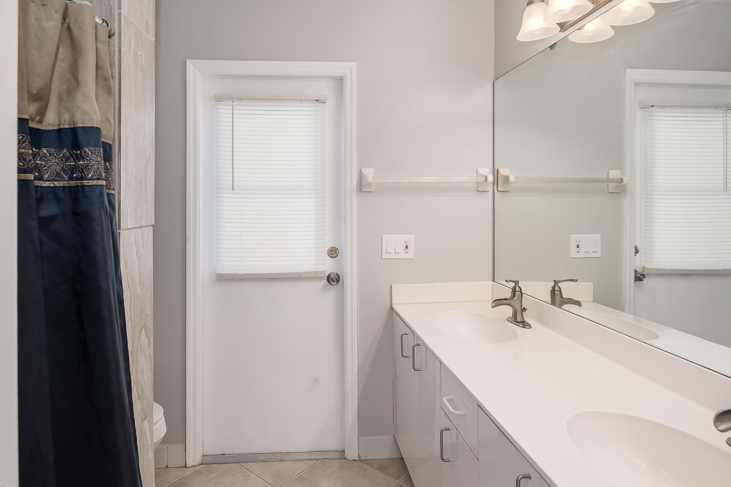 22264 Collington Drive Boca Raton, FL 33428 - Photo 25 of 36 Must See Property-large-024-004-Bathroom
