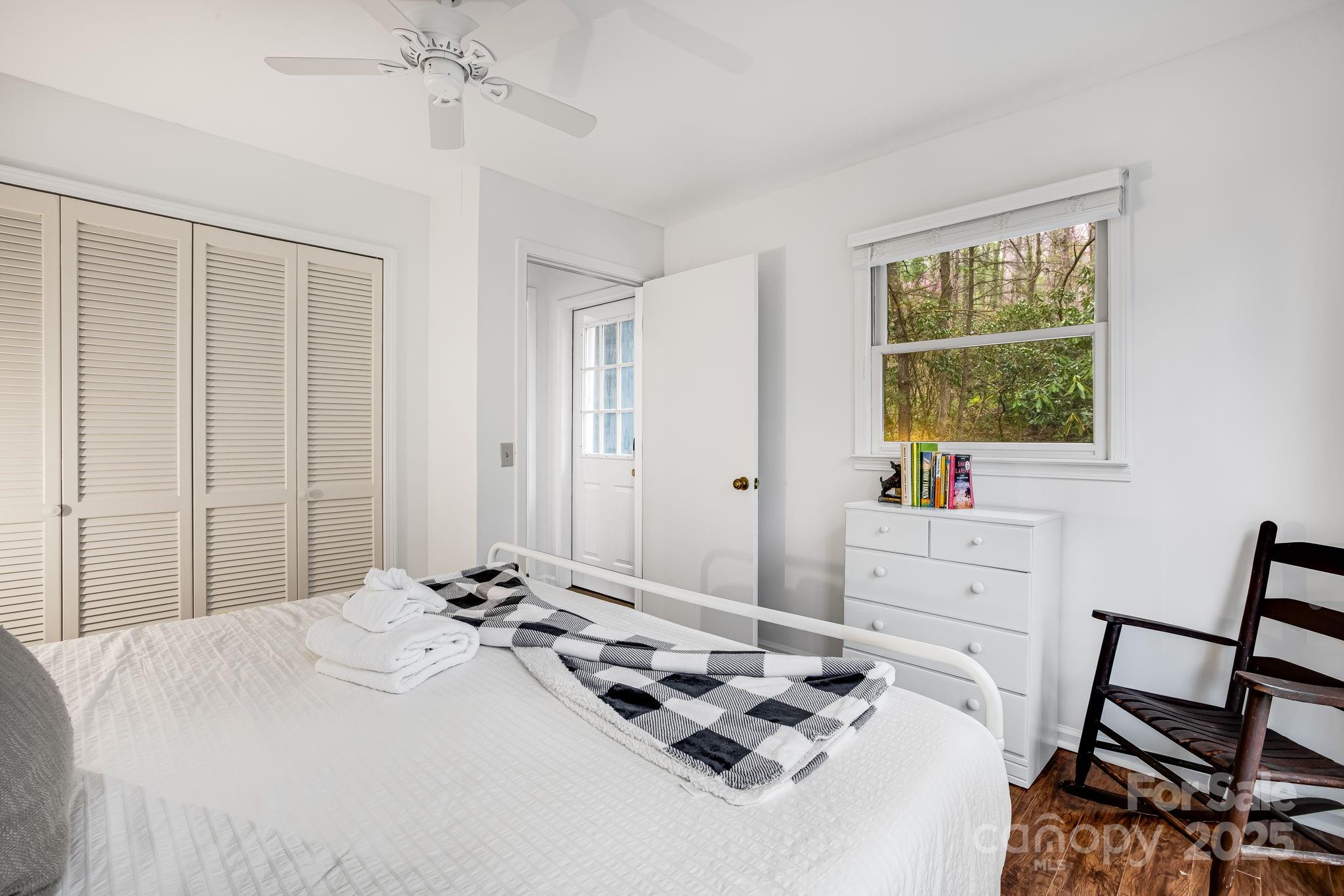 336-351 Colony Road Hendersonville, NC 28792 - Photo 17 of 41 Gallery Image 17