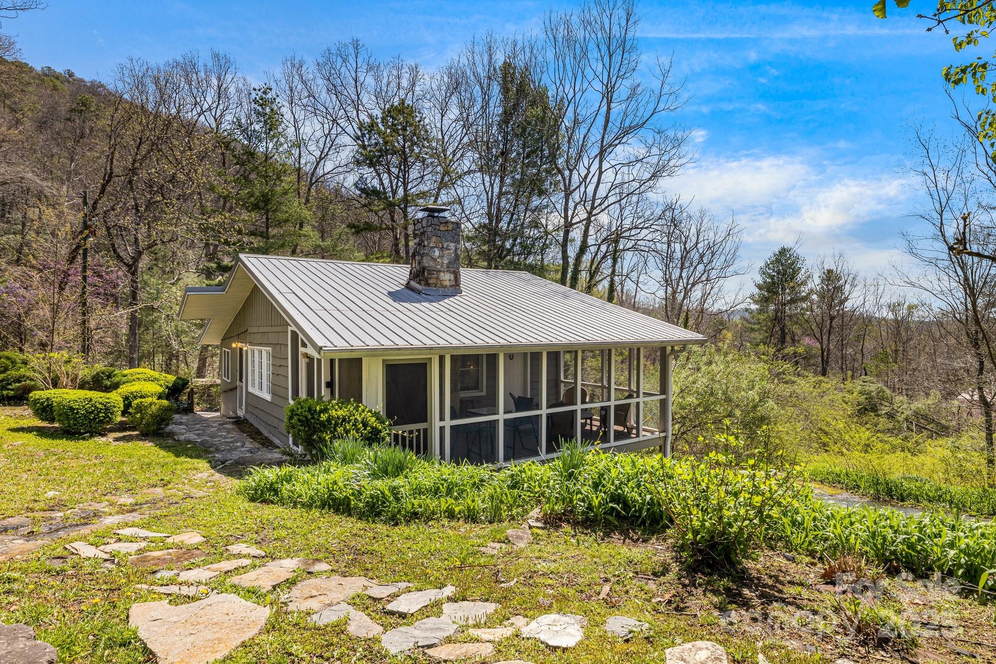 336-351 Colony Road Hendersonville, NC 28792 - Photo 21 of 41 Gallery Image 21