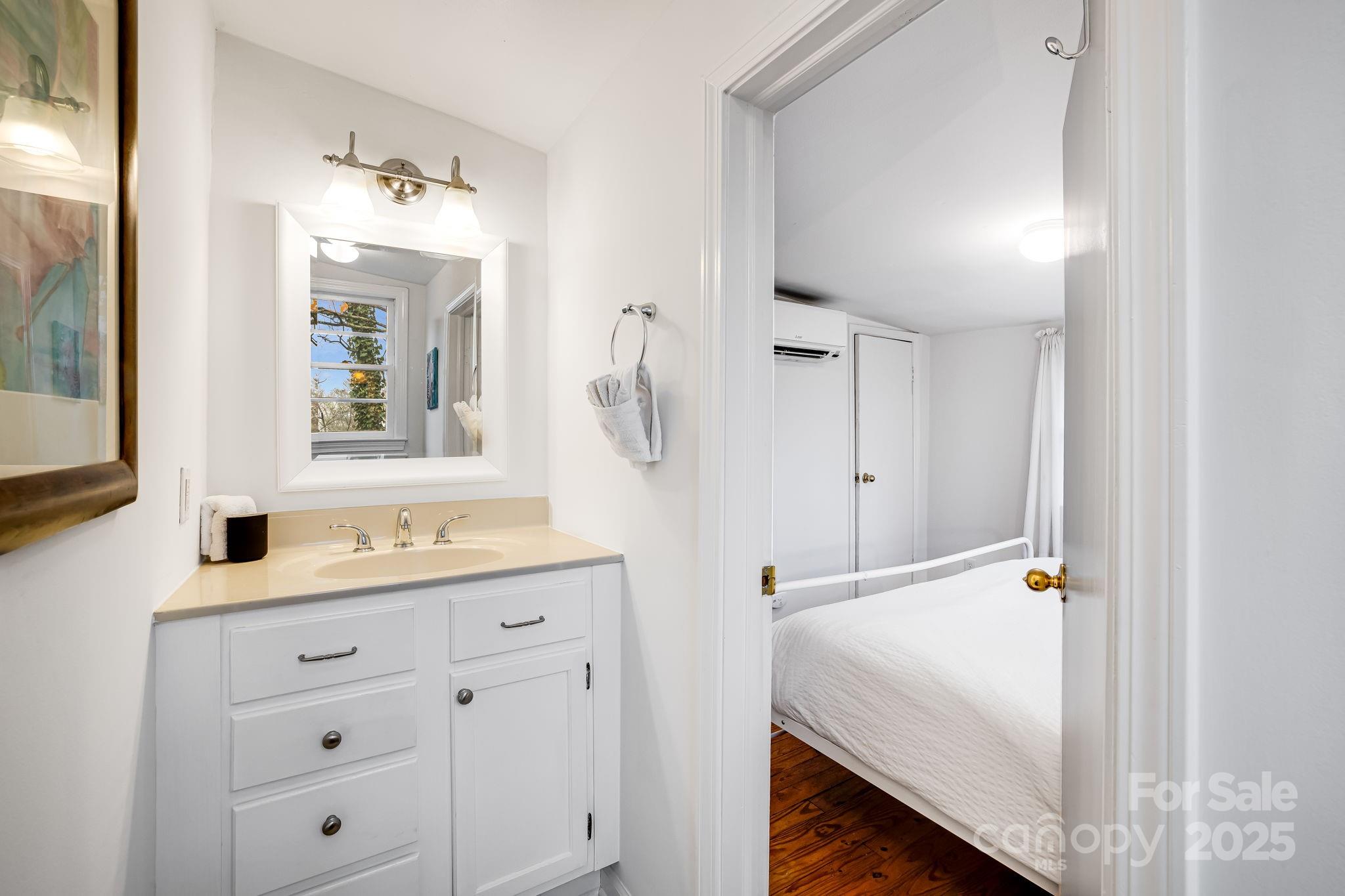 336-351 Colony Road Hendersonville, NC 28792 - Photo 36 of 41 Gallery Image 36