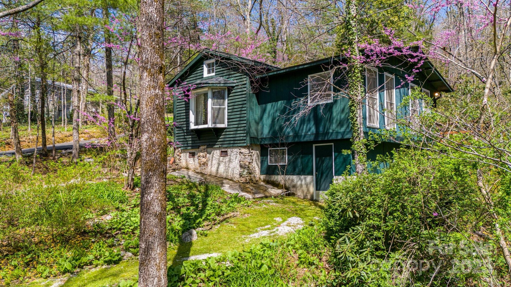 336-351 Colony Road Hendersonville, NC 28792 - Photo 5 of 41 Gallery Image 5