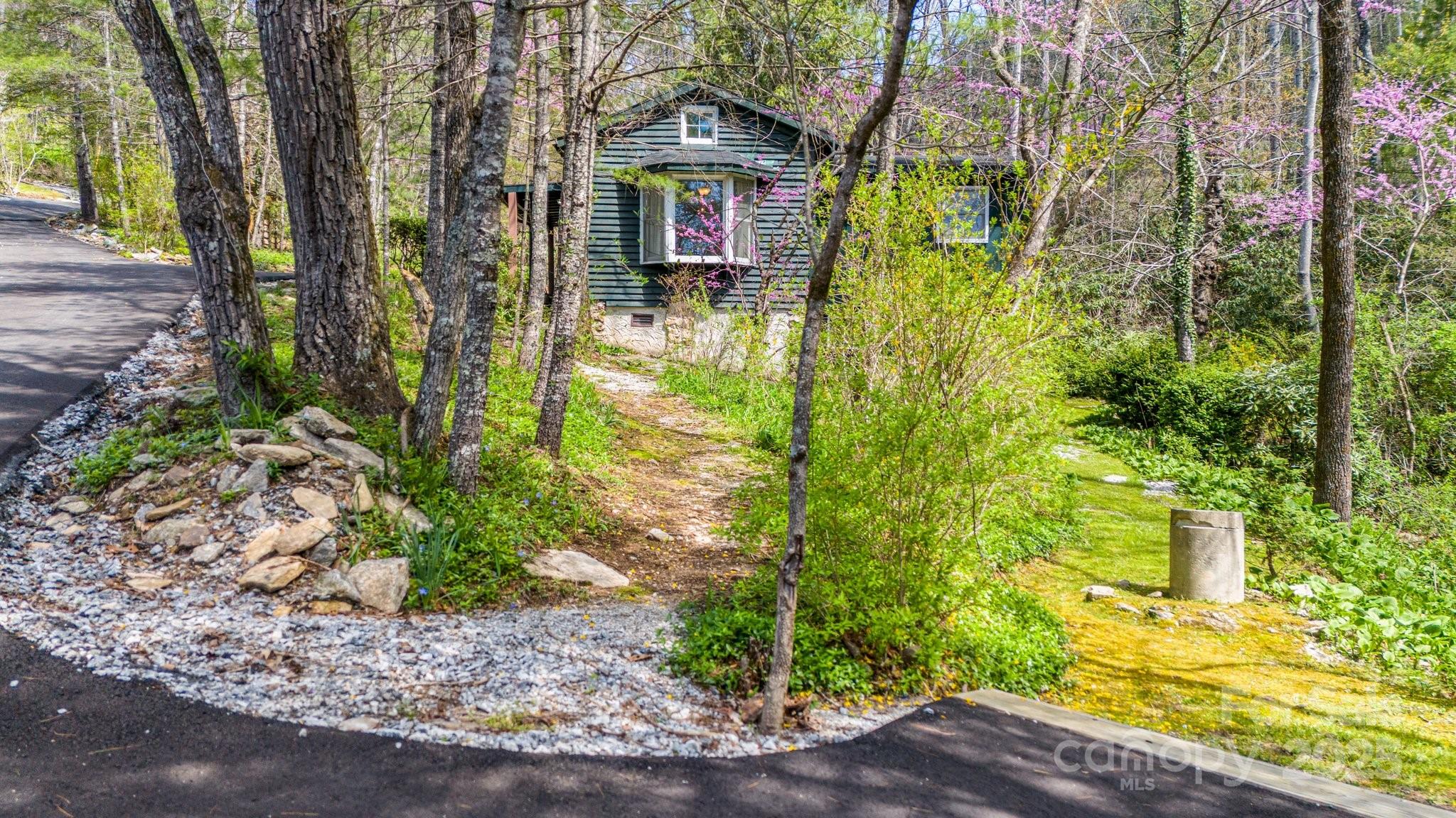 336-351 Colony Road Hendersonville, NC 28792 - Photo 6 of 41 Gallery Image 6