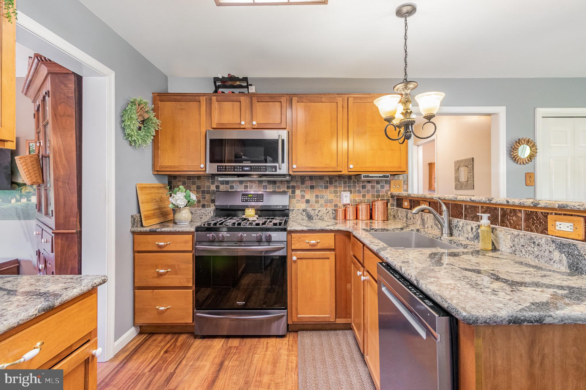 573 Old Farm Road Palmyra, PA 17078 - Photo 8 of 36 Gallery Image 8
