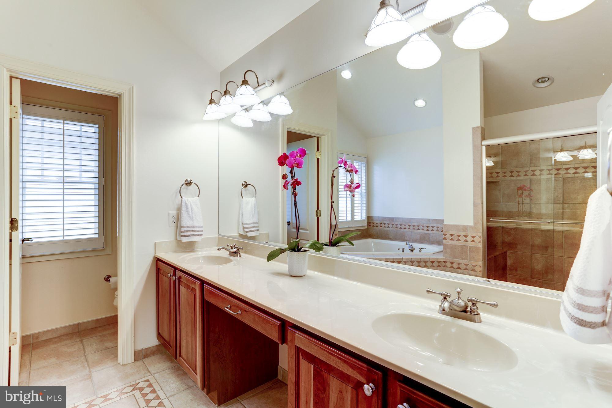 5928 Anniston Road Bethesda, MD 20817 - Photo 14 of 28 Bath (Master)