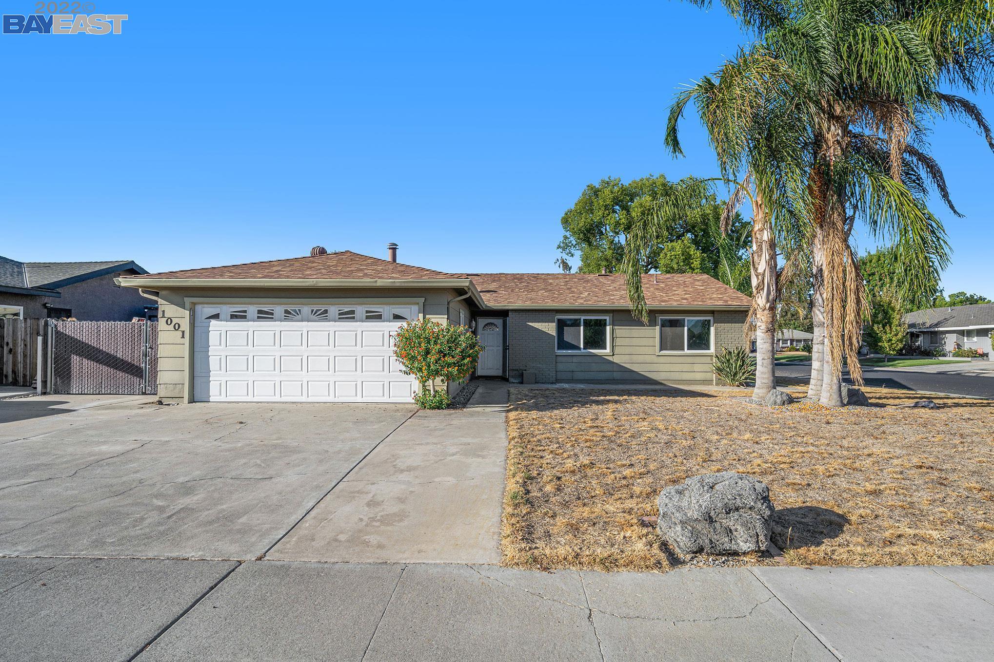 1001 Stuart Street Ripon, CA 95366 - Photo 1 of 1 front view of a house with a yard