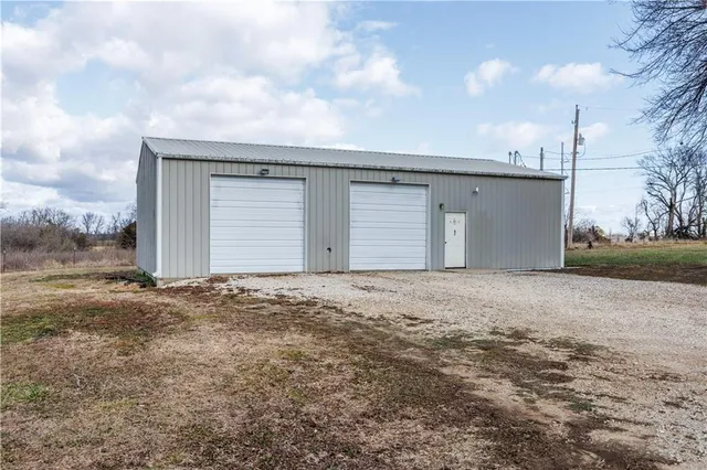 $340,000 | 5976 Pratt Road, Neodesha, KS 66757