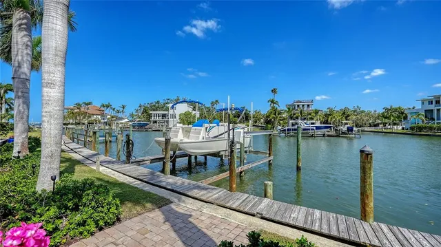 $4,300,000 | 975 Whitakers Lane, Sarasota, FL 34236