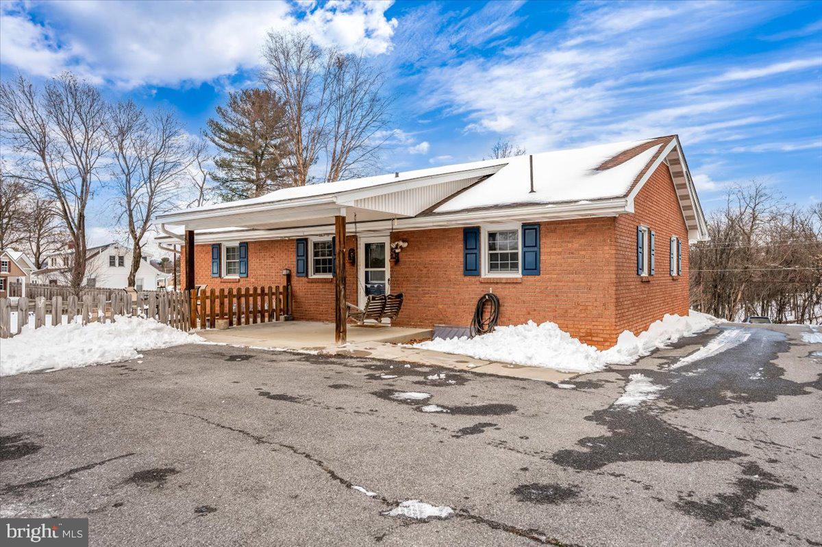 15225 Clear Spring Road Williamsport, MD 21795 - Photo 35 of 44 a house with a outdoor space