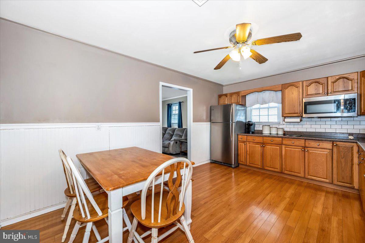 15225 Clear Spring Road Williamsport, MD 21795 - Photo 10 of 44 a kitchen with a table and chairs