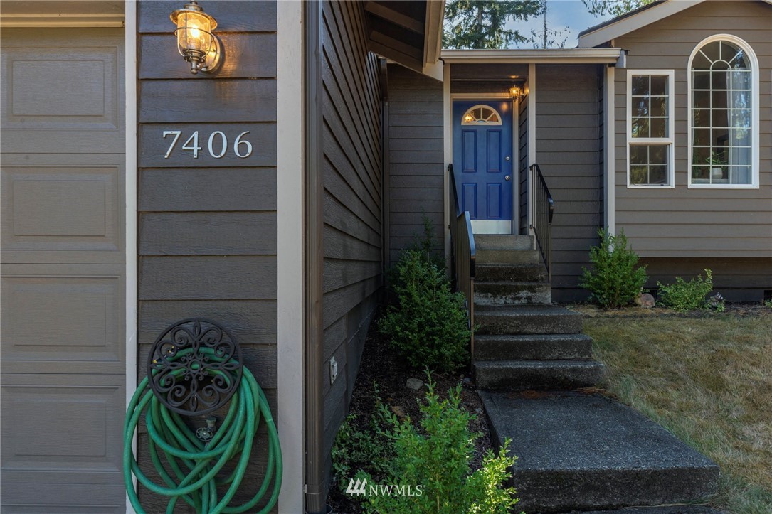 7406 Vandermark Road East Bonney Lake, WA 98391 - Photo 3 of 17