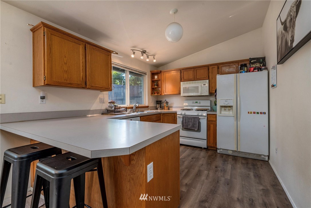 7406 Vandermark Road East Bonney Lake, WA 98391 - Photo 7 of 17