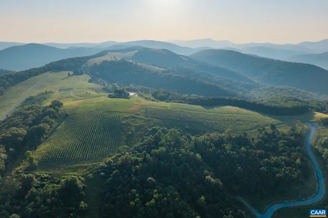 $9,950,000 | 24981 Blue Rdg Parkway, Vesuvius, VA 24483