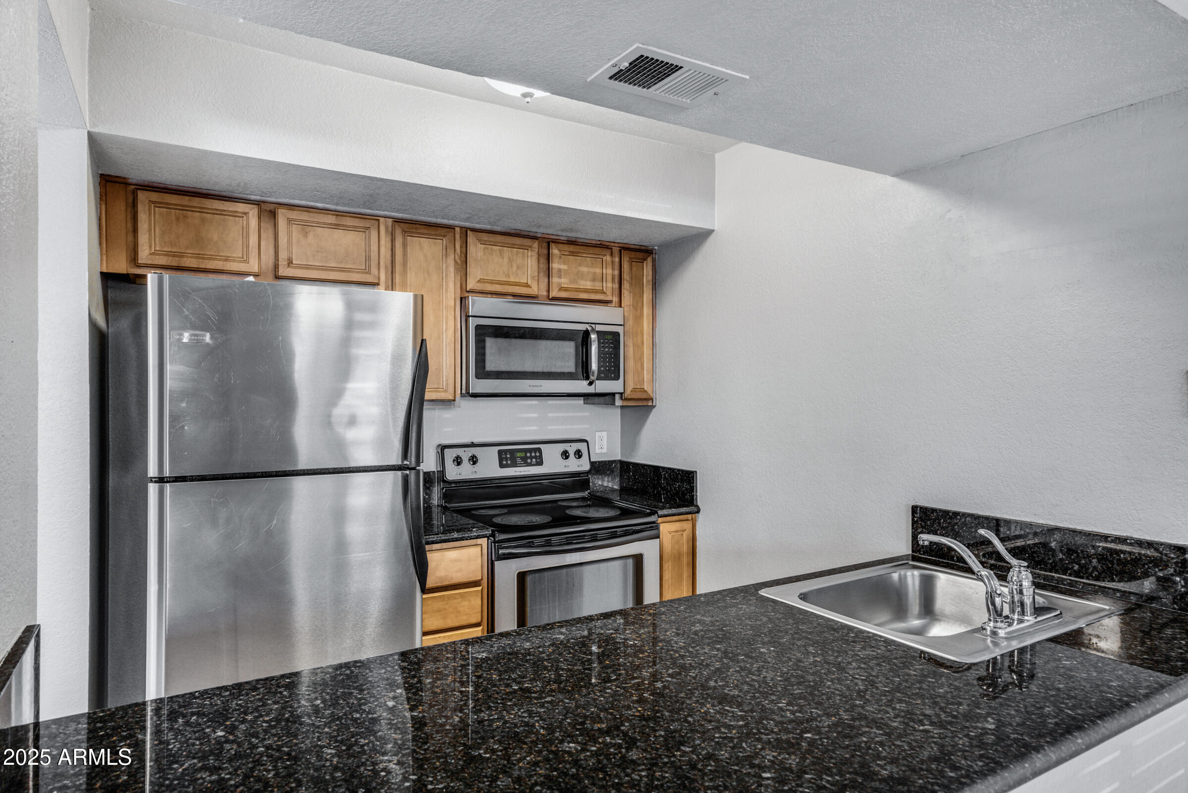 1241 North 48th Street, Unit 102 Phoenix, AZ 85008 - Photo 5 of 12 1241 N 48th St #102-5