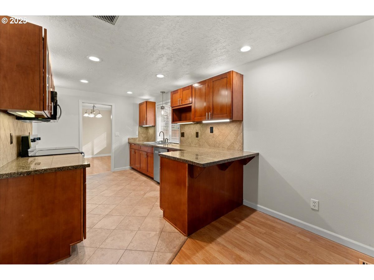 20624 Southwest Rosa Drive Beaverton, OR 97078 - Photo 13 of 36