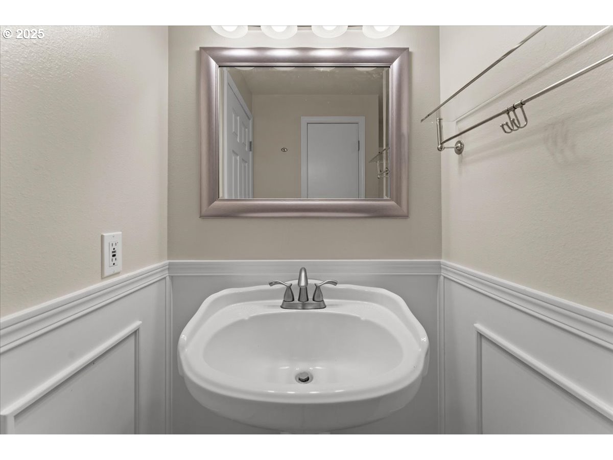 20624 Southwest Rosa Drive Beaverton, OR 97078 - Photo 24 of 36