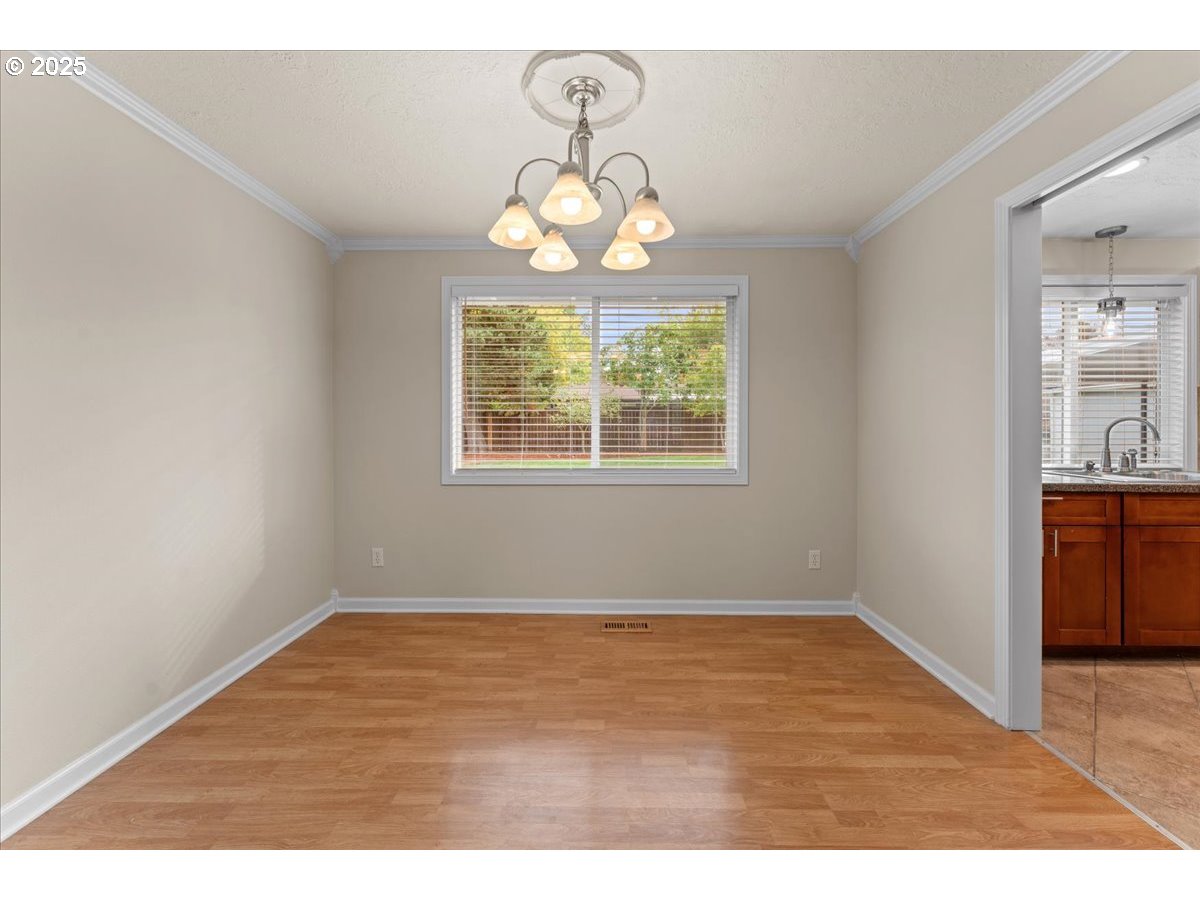 20624 Southwest Rosa Drive Beaverton, OR 97078 - Photo 7 of 36