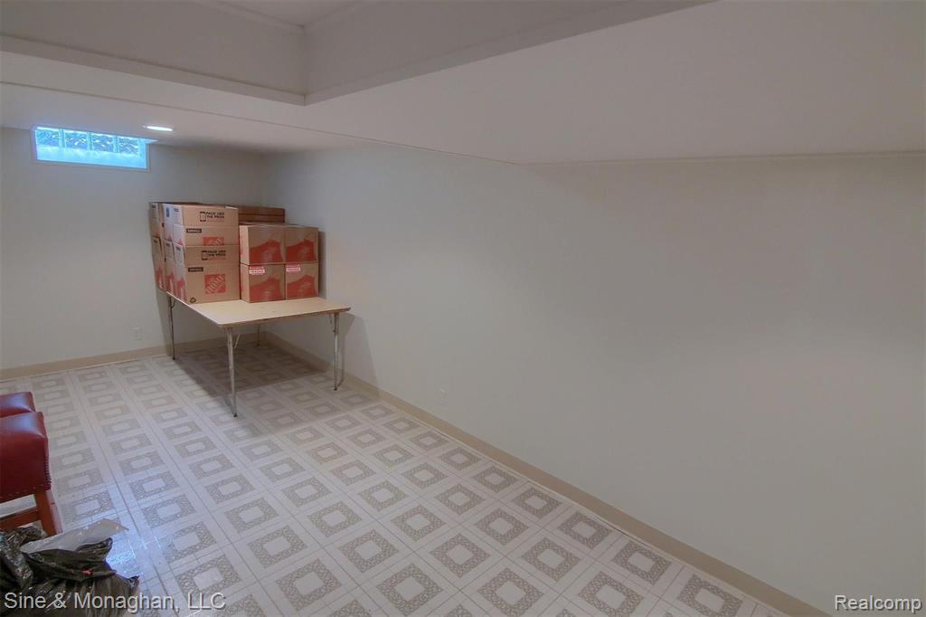 389 Merriweather Road Grosse Pointe Farms, MI 48236 - Photo 22 of 33