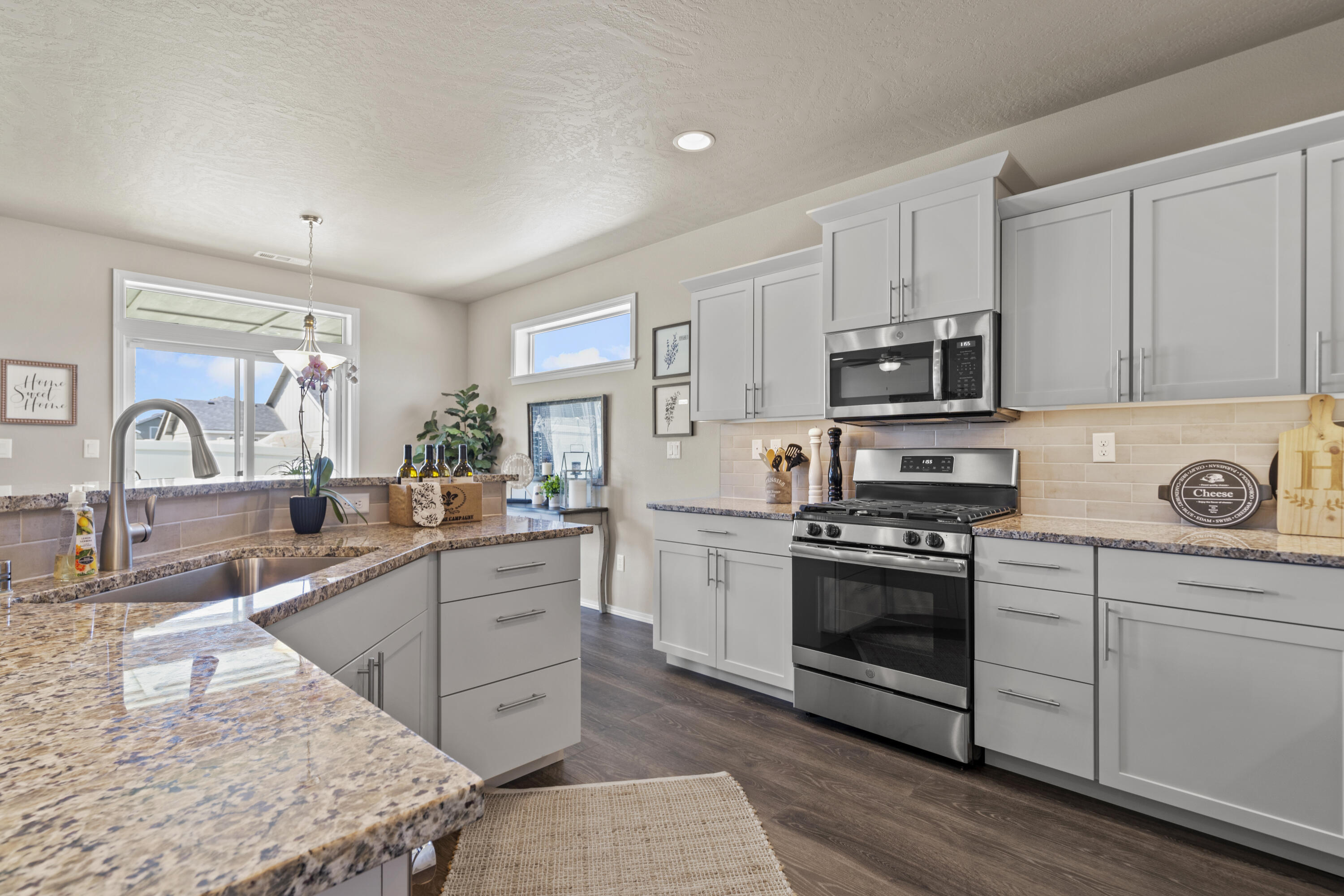 624 North Reed Street Sisters, OR 97759 - Photo 14 of 14 Hudson - Kitchen 2
