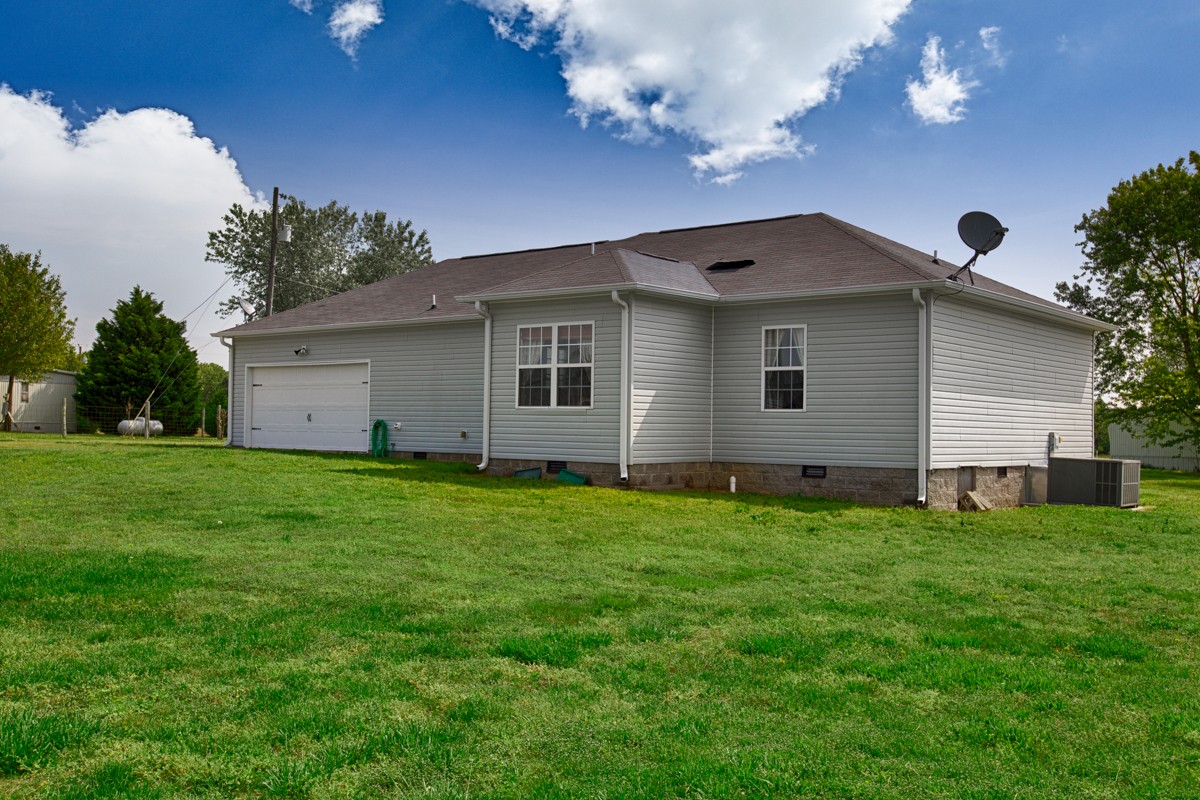 253 Old Baptist Road Ardmore, TN 38449 - Photo 4 of 23 a view of a house with backyard