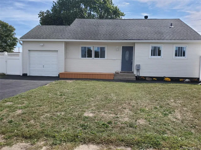 a front view of house with yard