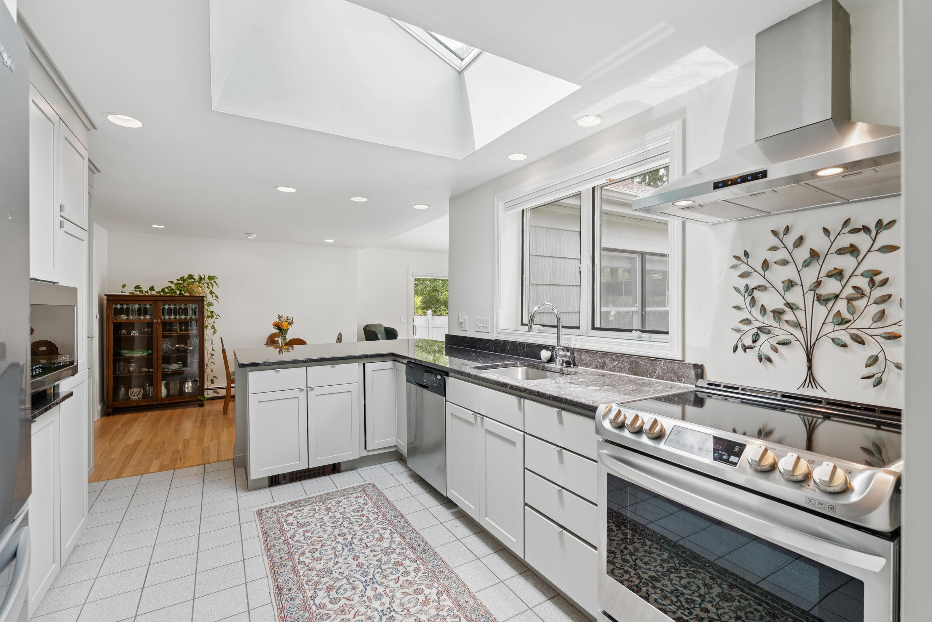 15 Cheverus Road Cape Elizabeth, ME 04107 - Photo 2 of 29 DSC04205