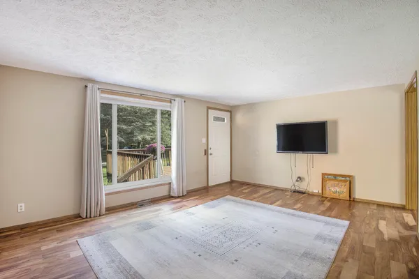 $392,500 | 6371 Wood School Road, Freeport, MI 49325