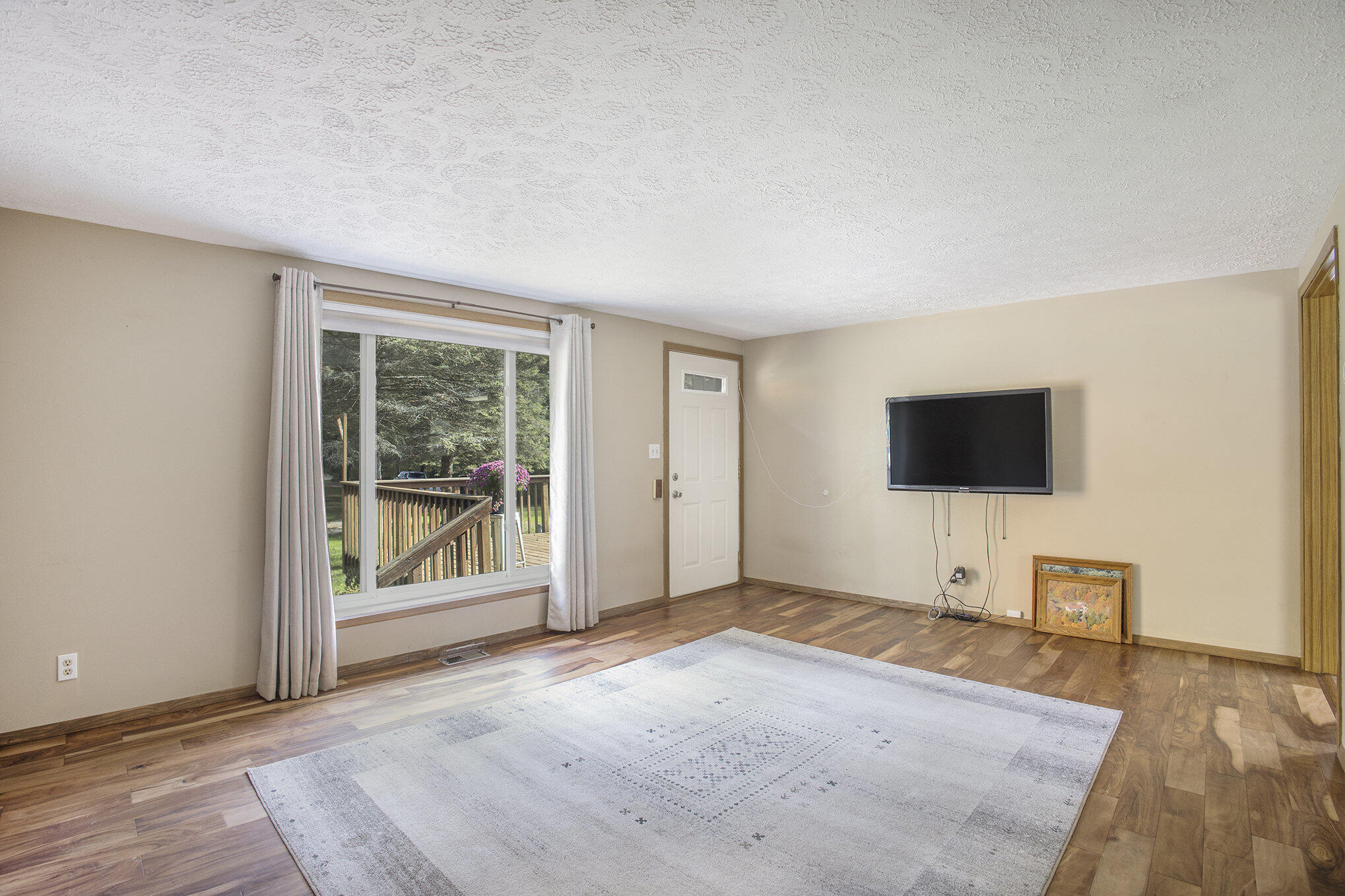 6371 Wood School Road Freeport, MI 49325 - Photo 15 of 44 6371 Wood School Living 3