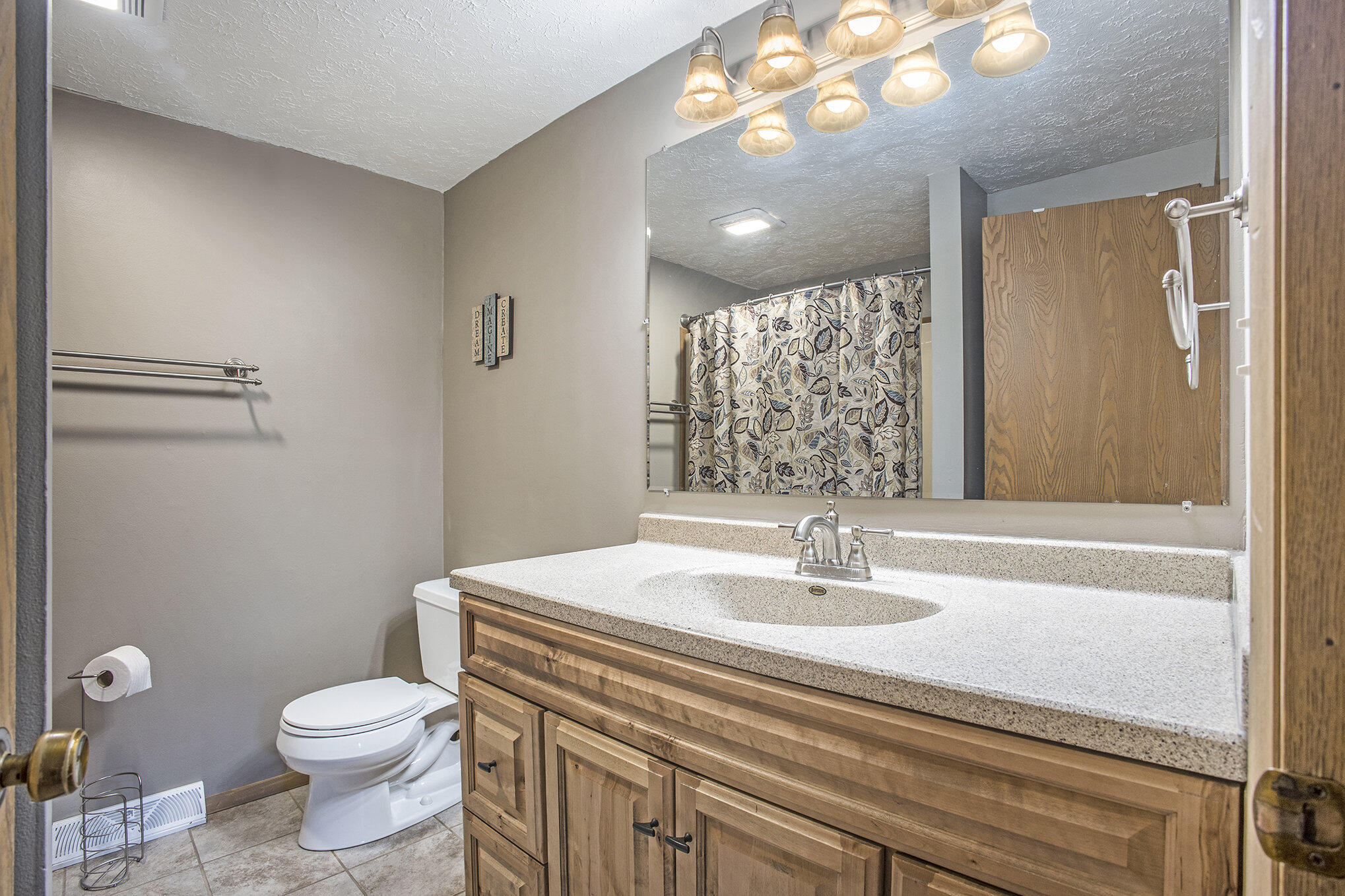 6371 Wood School Road Freeport, MI 49325 - Photo 23 of 44 6371 Wood School Bath