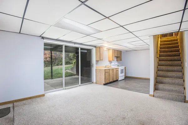 $392,500 | 6371 Wood School Road, Freeport, MI 49325