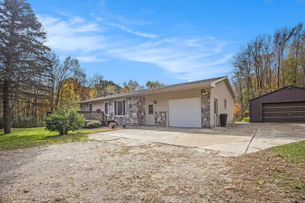 $392,500 | 6371 Wood School Road, Freeport, MI 49325