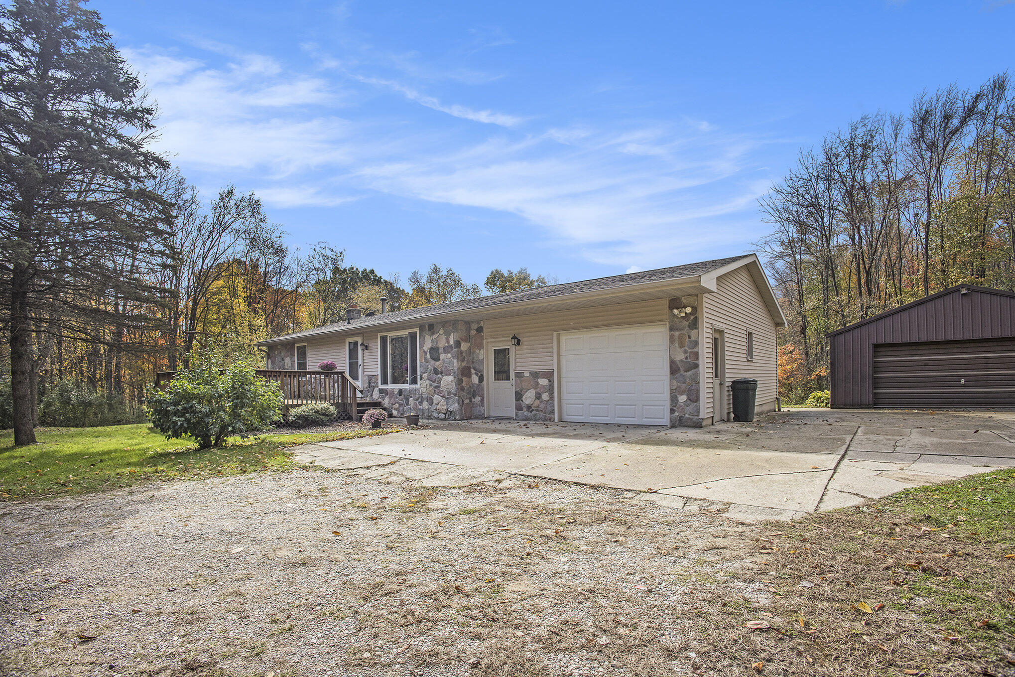 6371 Wood School Road Freeport, MI 49325 - Photo 3 of 44 6371 Wood School Frt Garage