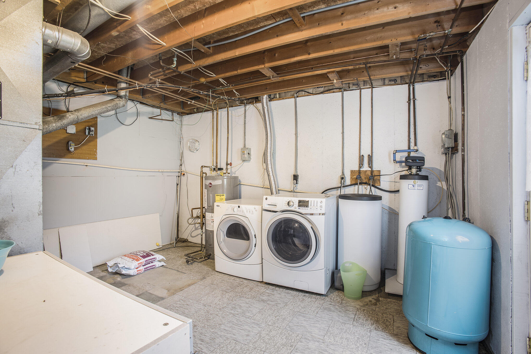 6371 Wood School Road Freeport, MI 49325 - Photo 35 of 44 6371 Wood School Laundry