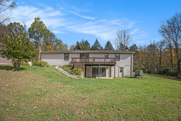 $392,500 | 6371 Wood School Road, Freeport, MI 49325