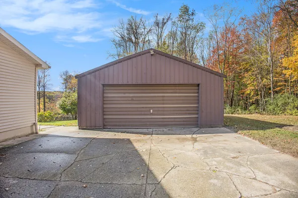 $392,500 | 6371 Wood School Road, Freeport, MI 49325