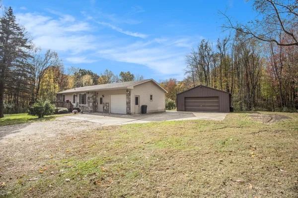 $392,500 | 6371 Wood School Road, Freeport, MI 49325