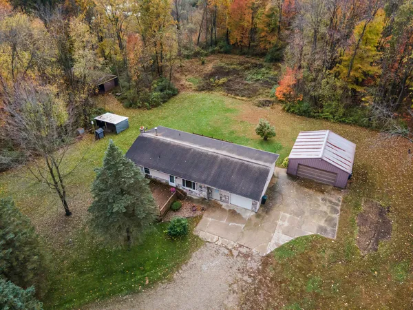 $392,500 | 6371 Wood School Road, Freeport, MI 49325