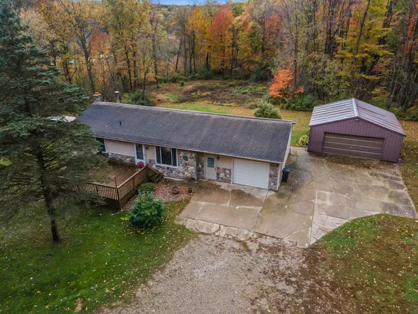 $392,500 | 6371 Wood School Road, Freeport, MI 49325