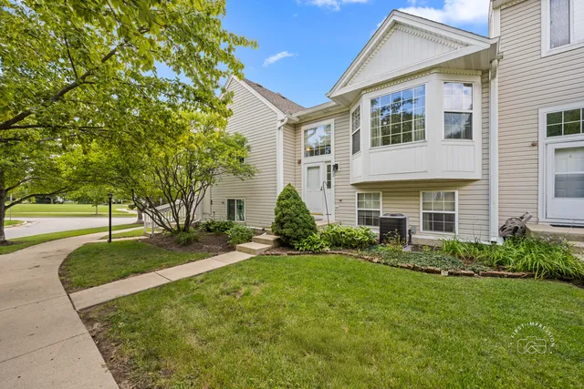 $244,900 | 1202 Fox Hill Lane, North Aurora, IL 60542