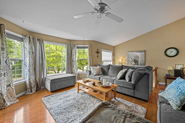 $244,900 | 1202 Fox Hill Lane, North Aurora, IL 60542