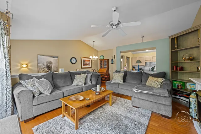 $244,900 | 1202 Fox Hill Lane, North Aurora, IL 60542