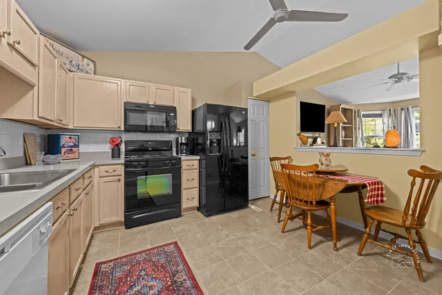 $244,900 | 1202 Fox Hill Lane, North Aurora, IL 60542