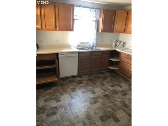 $325,000 | 226 West Hartley Avenue, Hermiston, OR 97838