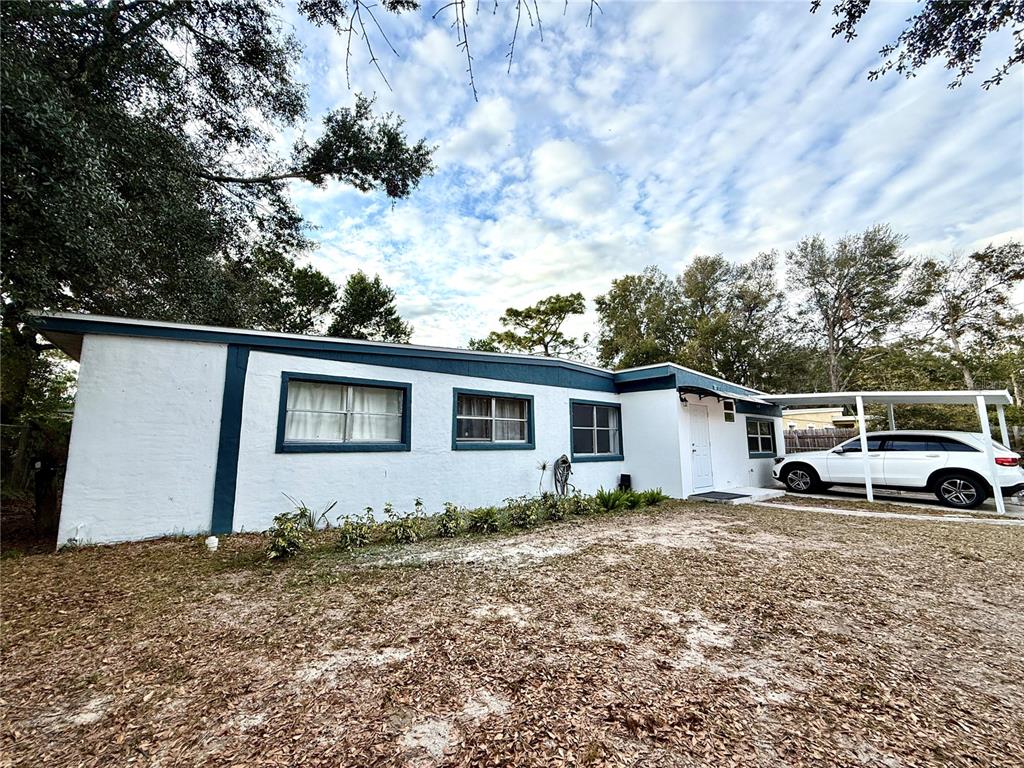 a view of a house with a yard
